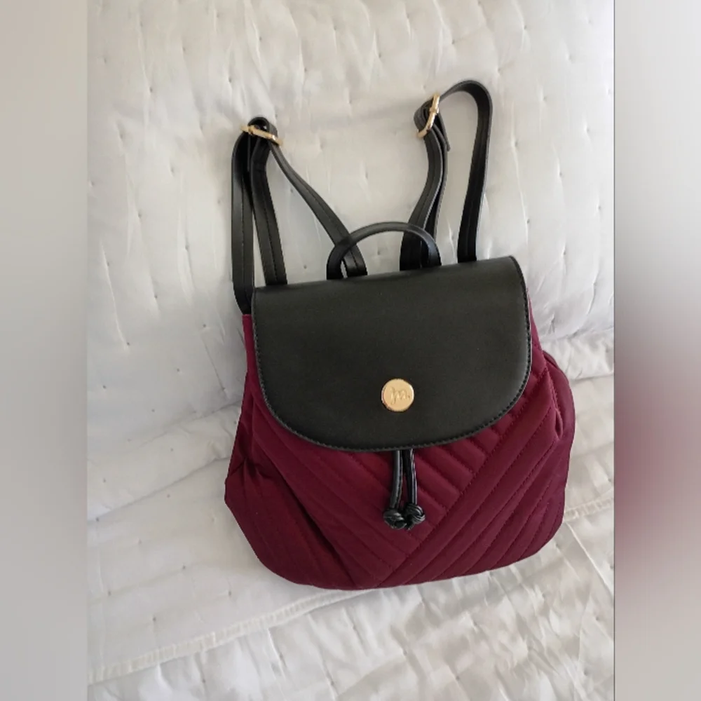 JM Collections Quilted Backpacl - Picture 8 of 9